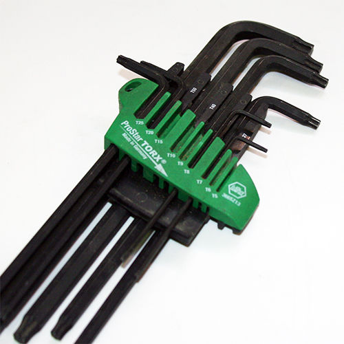 Llave torx (juego): Este tipo de llave es una barra de acero de perfil hexagonal que en uno de sus extremos termina en una figura de estr...