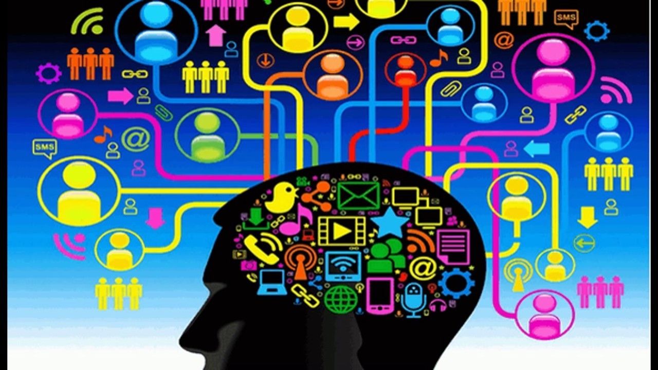 Tratan de orientar las tecnologías de la información y la comunicación (TIC) hacia unos usos más formativos, tanto para el estudiante com...