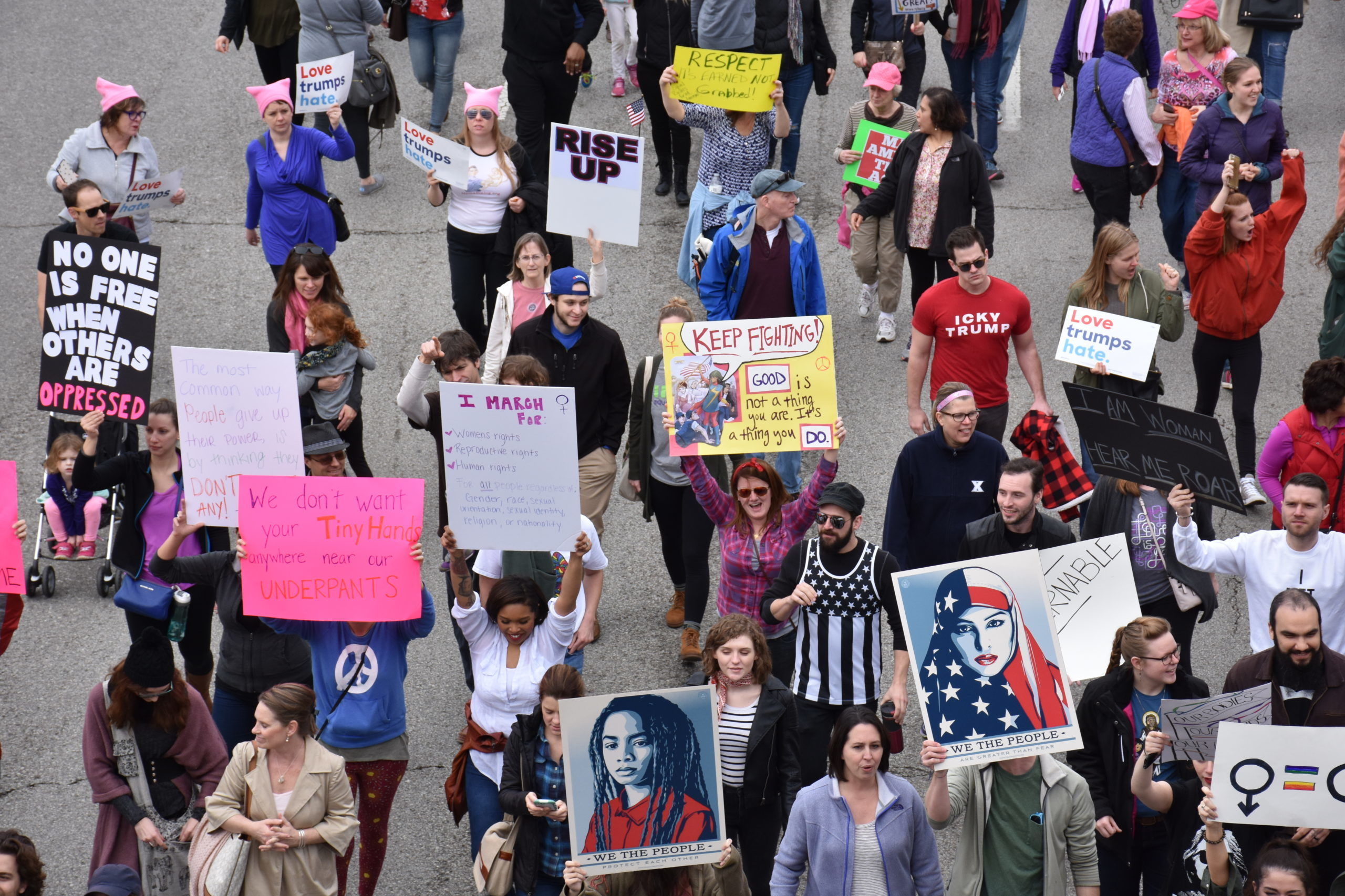 go on a demonstration / a march