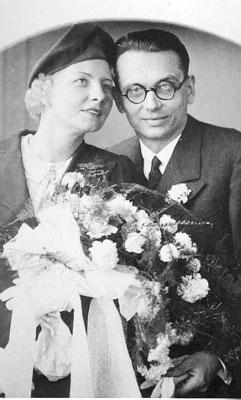 *En 1927 conoció a su esposa Adele Nimbursky Porkert, siendo una bailarina en un club nocturno, ella era una mujer divorciada y 6 años ma...