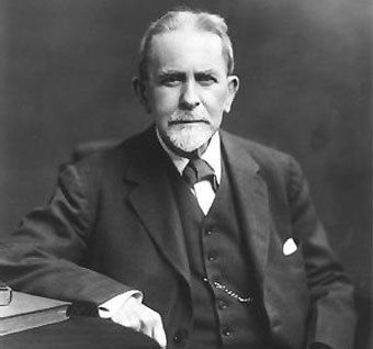 James George Frazer de 1854 a 1941 El apoyo del antropólogo escocés se basa en el estudio de las diferentes etapas que tiene la cultura e...