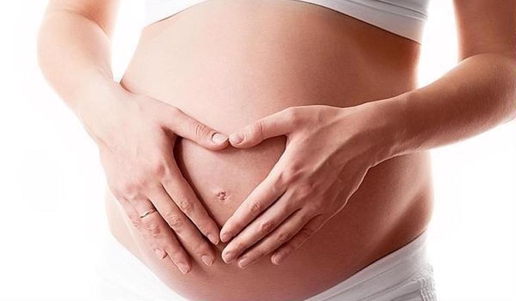 – Características en la mujer: