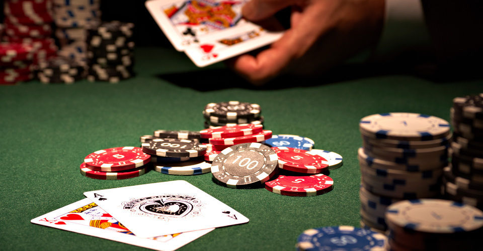 Infinitive: bet Simple Past: bet/betted apostar