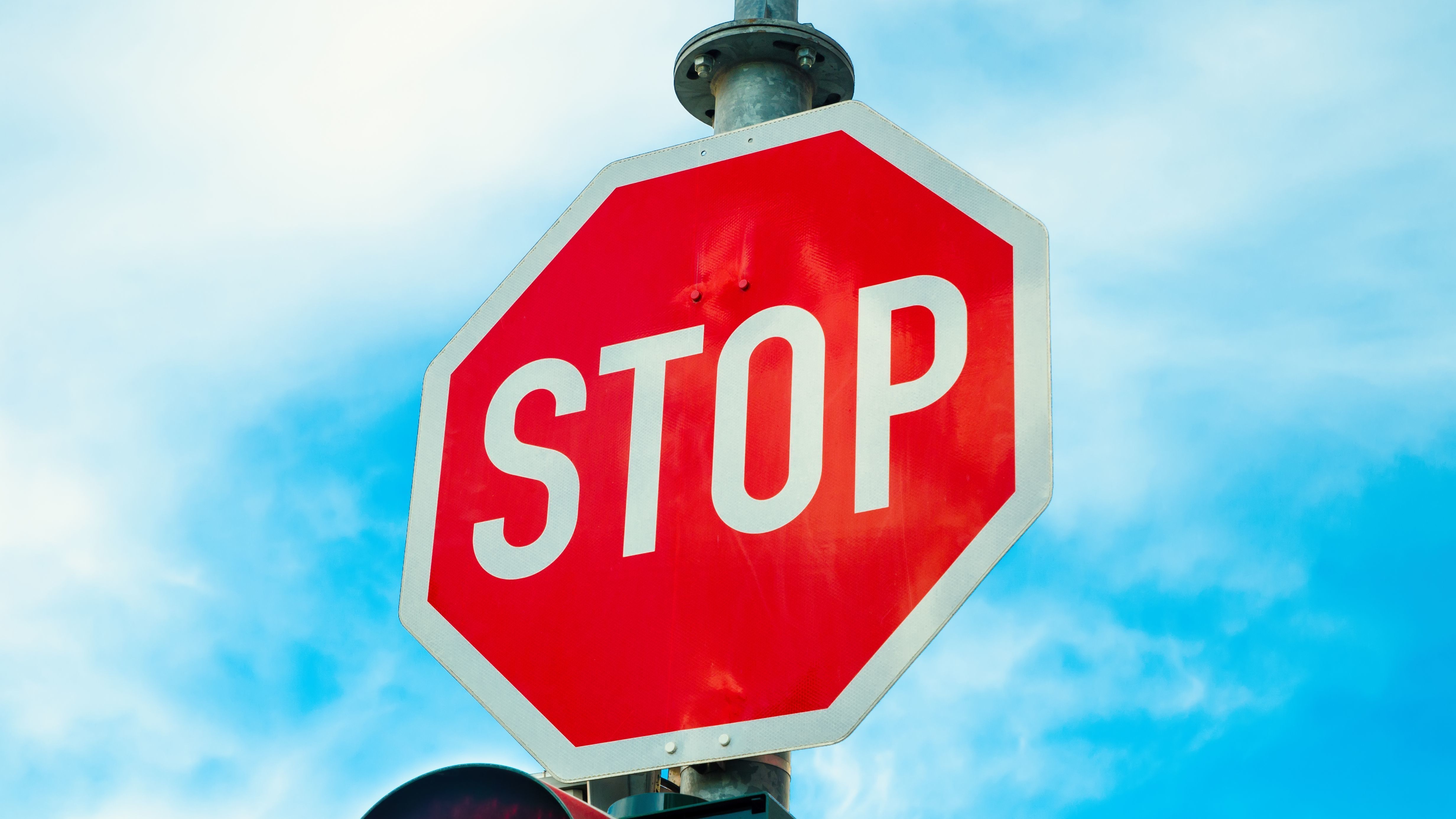 Infinitive : let Simple Past: let dejar