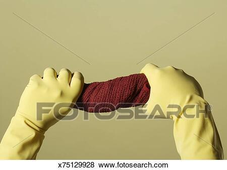 Infinitive: wring simple past: wring retorcer