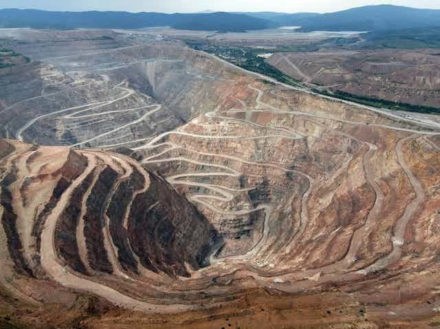 POLITICA AMBIENTAL COLOMBIANA Y LICENCIAS AMBIENTALES