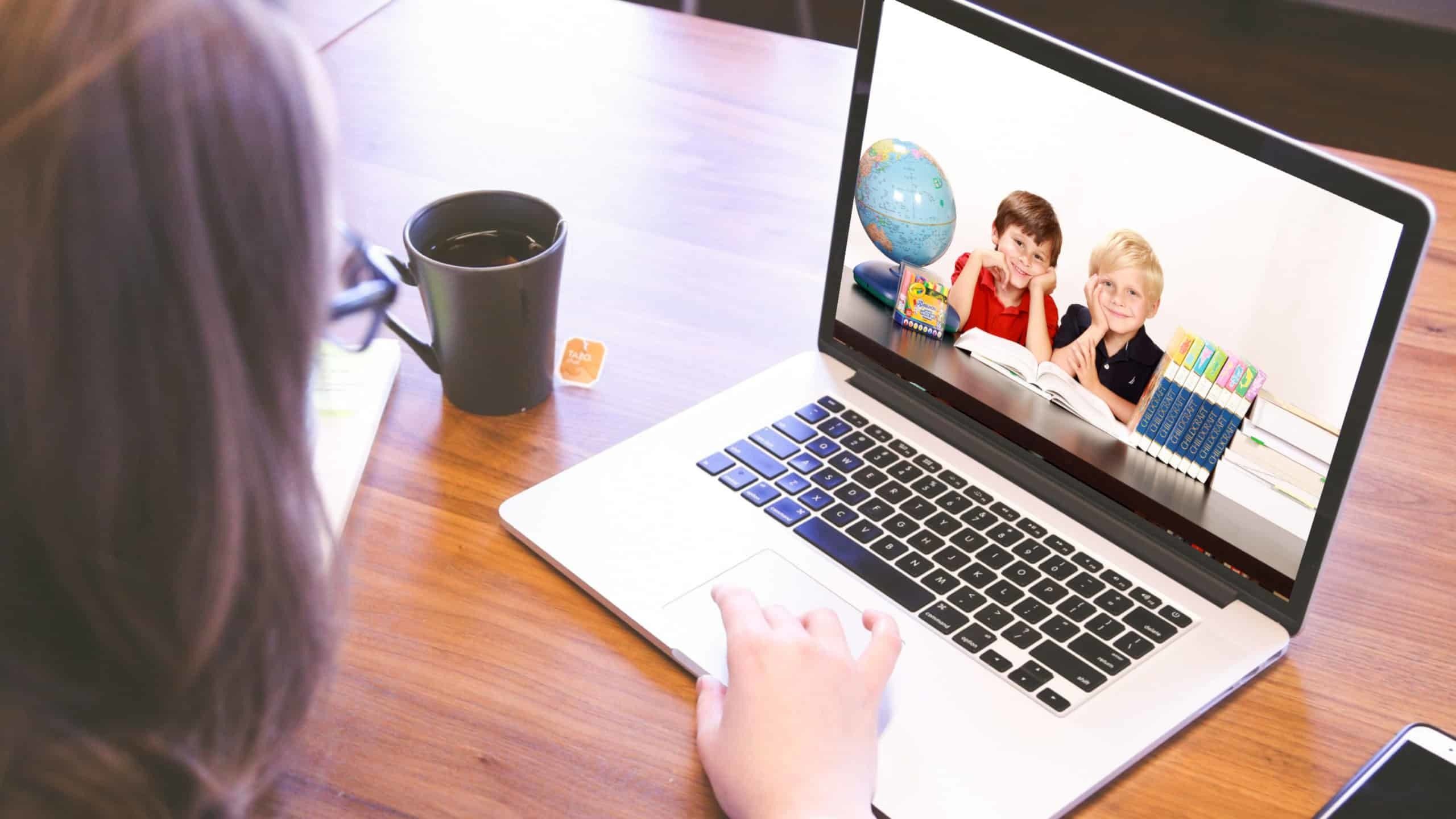 5. La Tecnología y la Administración Educativa consiste en las herramientas tecnológicas tales como la computadora, el internet, la telev...