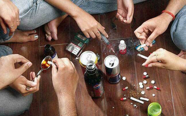 Un consumo problemático de drogas empieza en un tablero, al azar, como un juego.