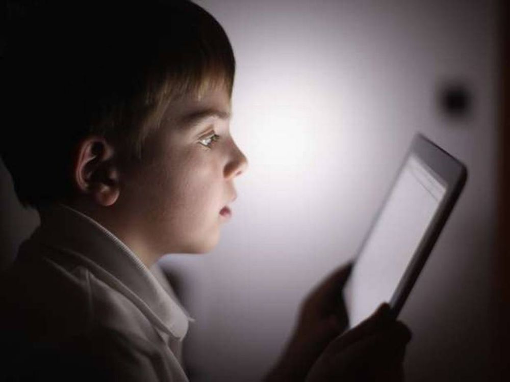 Menores de 14 años no deberían tener smartphones: ICBF