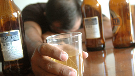 El alcoholismo Es un trastorno primario y no un síntoma de otras enfermedades.
