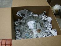 PASO 10: Enseguida se colocan en sus respectivas cajas para empaque, protegiéndolas por todos lados para evitar rupturas.