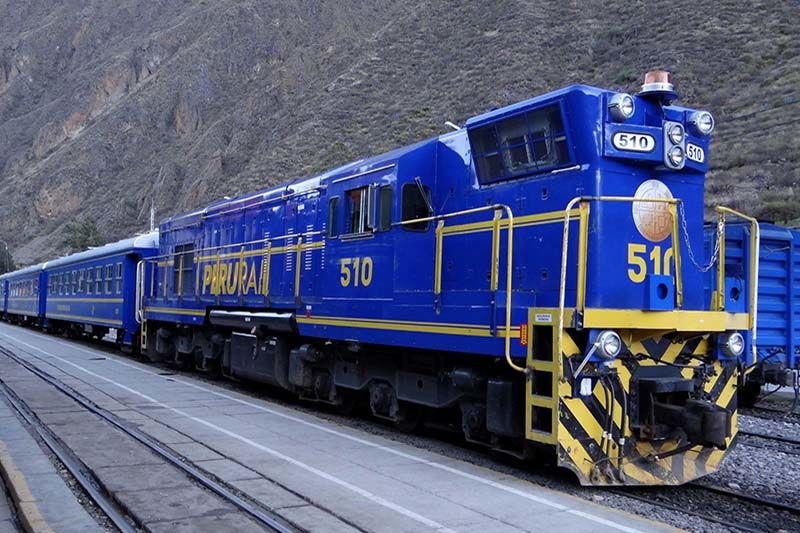 Por un caminito de hierro, voy contento y muy veloz, doy un fuerte silbido cuando llego a la estación, ¿quién soy?