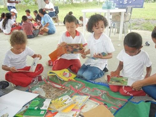 Objetivos, metas y Estrategias de la Política Publica a la primera infancia En Colombia.