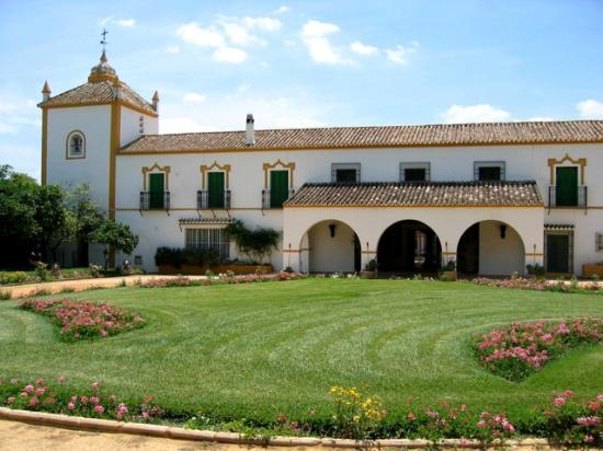 Hacienda Propiedad de gran extensión en América durante el período colonial. En Chile fue a la principal unidad productiva del siglo XVII...