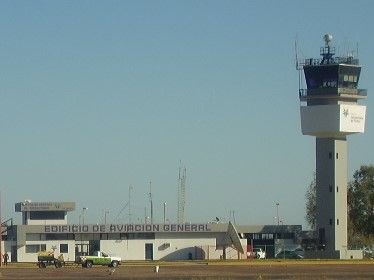 Servicios e instalaciones complementarias en un aeropuerto. Aeródromo de servicio publico
