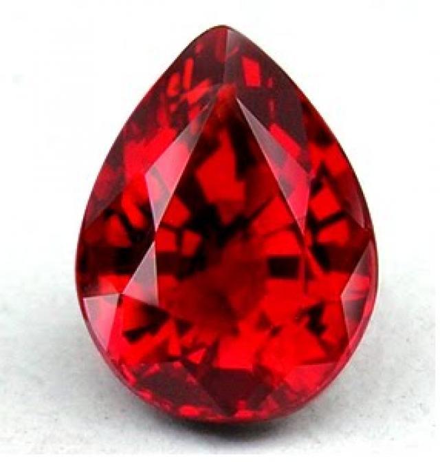 RUBÍ - Es casi tan duro como el diamante. - De color rojo. - Se usa en joyería.