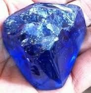 ZAFIRO - De color azul. - Se usa en joyería.
