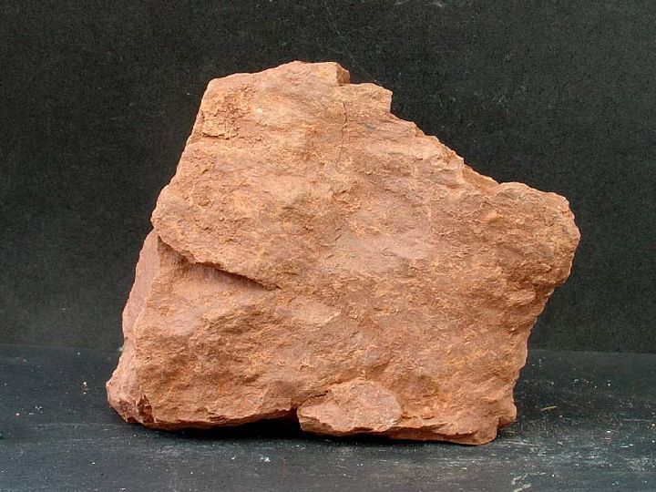ARCILLA - De color pardo o rojizo. - Se usa para fabricar tejas, ladrillos y objetos de cerámica.