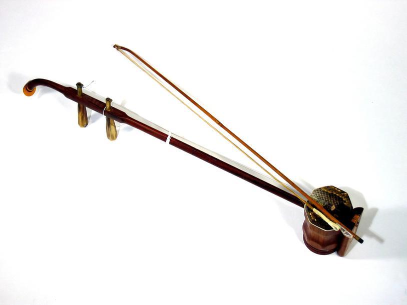 EL ERHU ES UN INSTRUMENTO TÍPICO DE