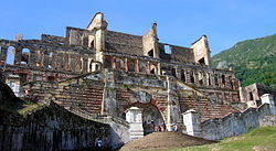 patrimonio cultural de haíti:El Parque Nacional Histórico situado en Milot, en el norte de Haití, comprende las ruinas del Palacio de San...