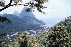 patrimonio natural de santa lucia:Las montañas Pitons son unas características montañas localizadas en la isla de Santa Lucía, símbolo de...