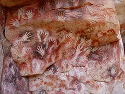 patrimonio cultural de argentina:La cueva de las Manos es un sitio arqueológico y de pinturas rupestres que se encuentra en el profundo c...