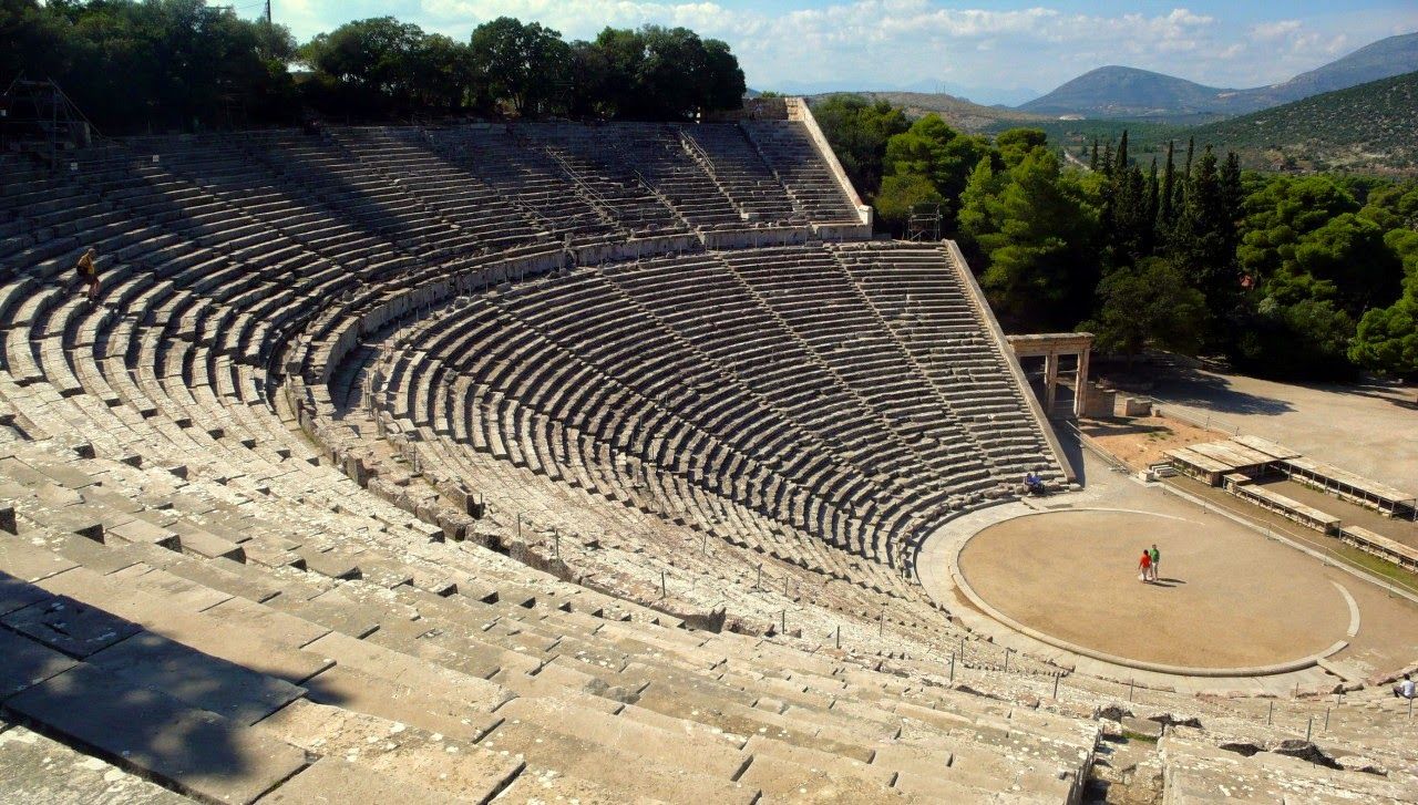 Teatro Griego Es una creación griega y el edificio que alberga el espectáculo también es una construcción tipicamente griega.