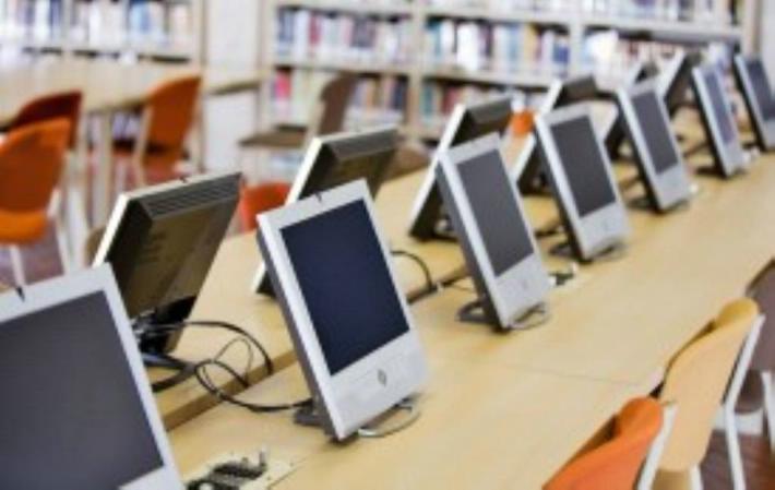 ¿Cómo se puede motivar a aceptar el proceso de convertir el conocimiento tácito en conocimiento explícito?