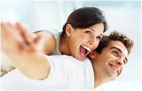 Una sonrisa es lo mejor que un hombre puede regalar a su pareja. La felicidad debe ser compartida y mutua.