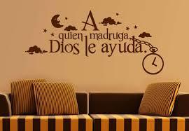 Es un texto breve, sintetico, normalmente de verso, que aguarda un conocimiento nacido de la experiencia.