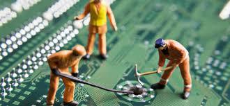 Se requiere transformar a los usuarios en agentes activos, no solo en consumidores de tecnología, sugiere la posibilidad de convertir la ...