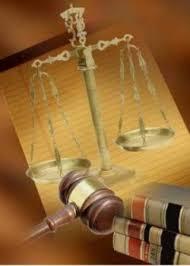 LEYES Es una norma jurídica dictada por el legislador, es decir, un mandato por la autoridad competente, en que se manda o prohíbe algo, ...