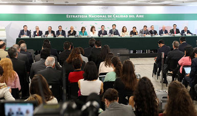 Considerando que la contaminación atmosférica tiene origen multifactorial, la Semarnat convocó a diferentes sectores de la sociedad a par...