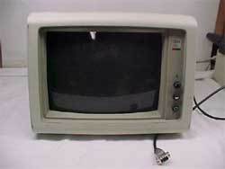 Monitor CGA: Los monitores CGA por sus siglas en inglés “Color Graphics Adapter” o “Adaptador de Gráficos en Color” en español. Este tipo...