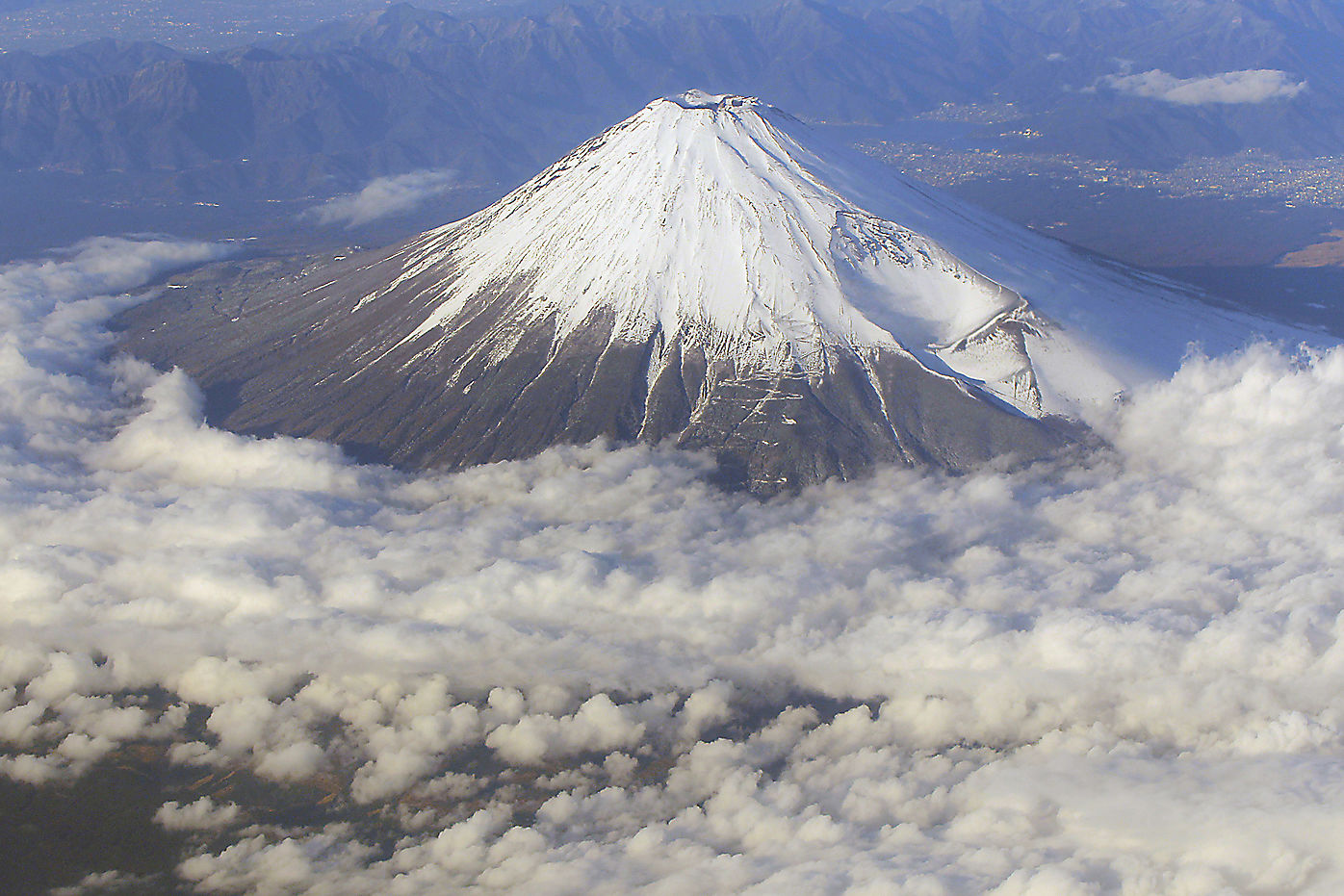 geo earthquakes,volcanoes and rivers(igcse cambridge)