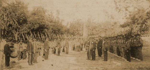 BATALLA DE PALONEGRO La Batalla de “Palonegro”, la más prolija que se registra en nuestras tres guerras de tres años, duró 15 días, con s...