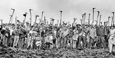 LOS CHULAVITAS Chulavitas es el epíteto utilizado para denominar las bandas armadas de origen campesino en Colombia que existieron durant...