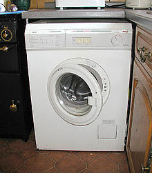 1. WHAT IS YOUR HOUSE LIKE? (Como es su casa)