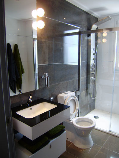 1. WHAT IS YOUR HOUSE LIKE? (Como es su casa)