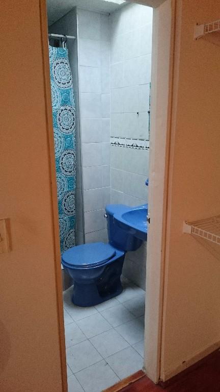 1. WHAT IS YOUR HOUSE LIKE? (Como es su casa)