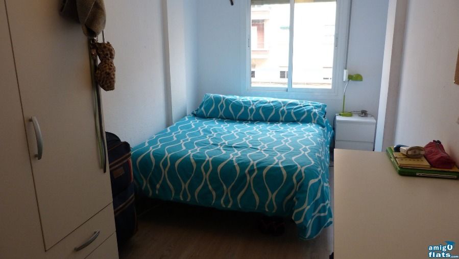 1. WHAT IS YOUR HOUSE LIKE? (Como es su casa)