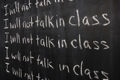 Algunos(as) profesores(as) dedican la mayor parte del tiempo a hablar en clase