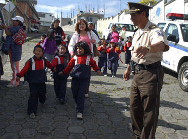 ORIGEN DE LA POLICIA COMUNITARIA SE DIO EN EL DISTRITO METROPOLITANO DE QUITO
