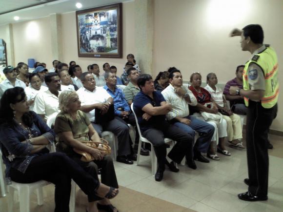 ORIGEN DE LA POLICIA COMUNITARIA SE DIO EN EL DISTRITO METROPOLITANO DE QUITO