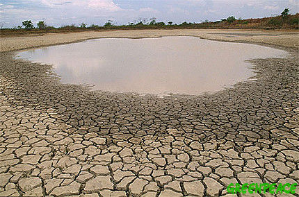 USO INADECUADO DEL AGUA EN LA LIMPIEZA DE SUPERFICIES COMO ACERAS Y CALLES (Duitama-Barrio San Jose)
