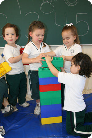 Materiales para Apoyar la Práctica Educativa Aprender a escuchar, aprender a hablar La lengua oral en los primeros años de escolaridad.