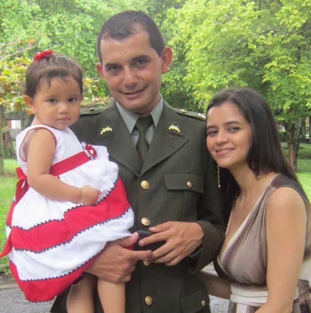 mi profesión Oficial de la políca Nacional de Colombia