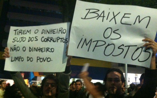 Praticas comunicacionais: Cartazes de protesto