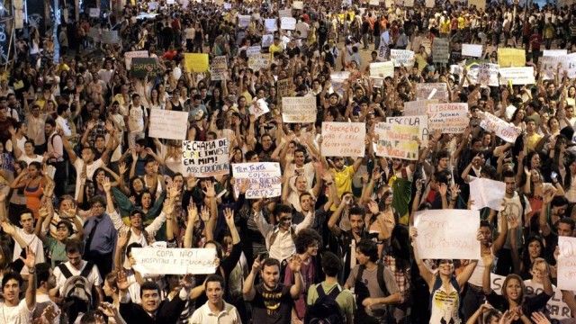 Praticas comunicacionais: Cartazes de protesto