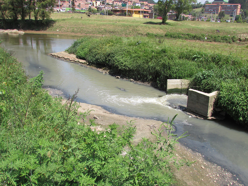 Contaminación por vertimiento de aguas residuales al Río Negro